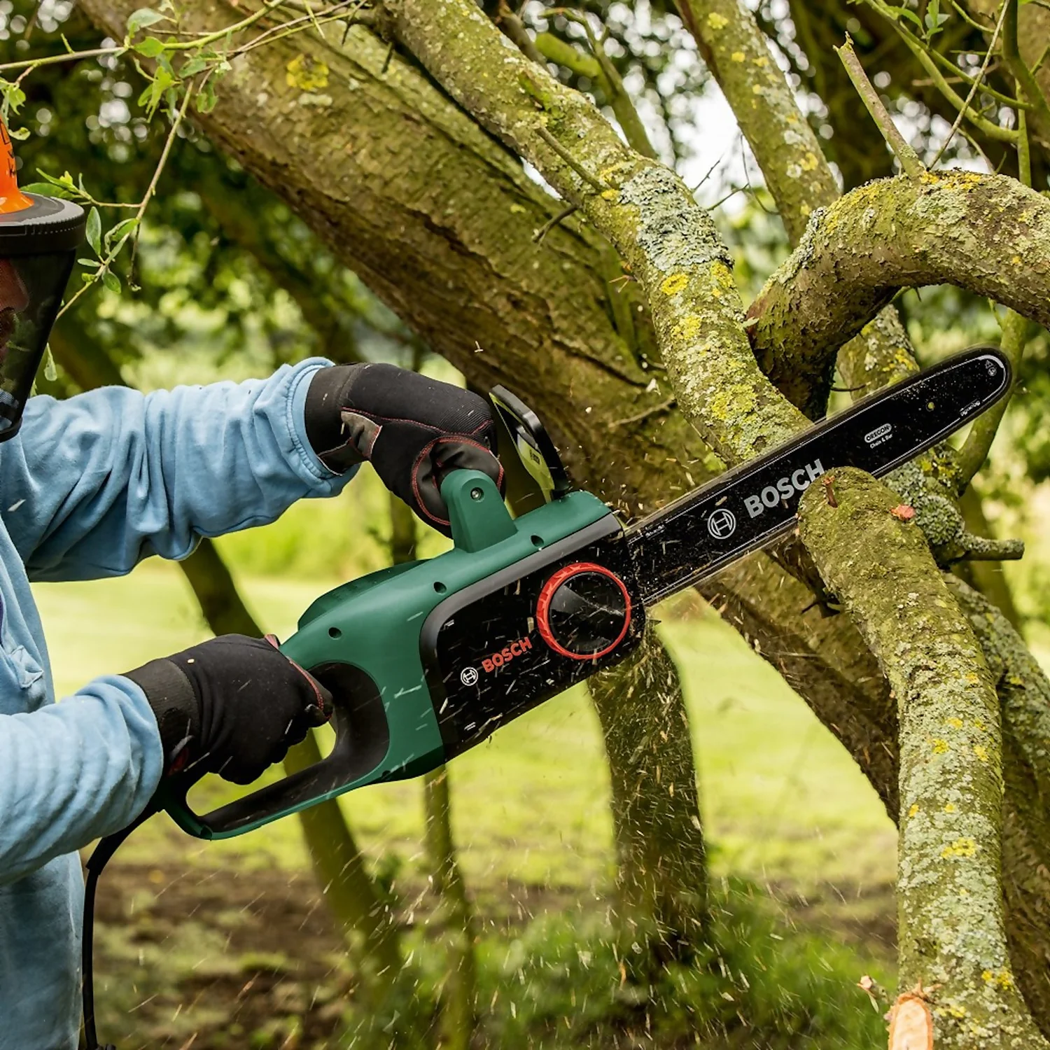 Bosch Universal Electric Chainsaw - Image 2