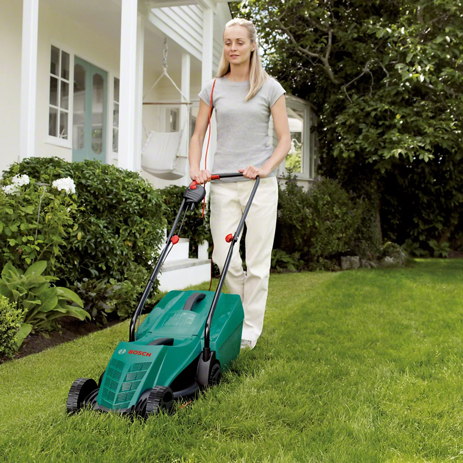 Bosch 1200W Rotak 32-12 Electric Lawn Mower - 32cm - Image 4
