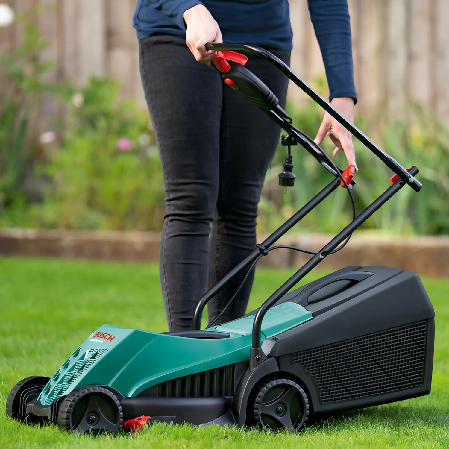Bosch 1200W Rotak 32-12 Electric Lawn Mower - 32cm - Image 5
