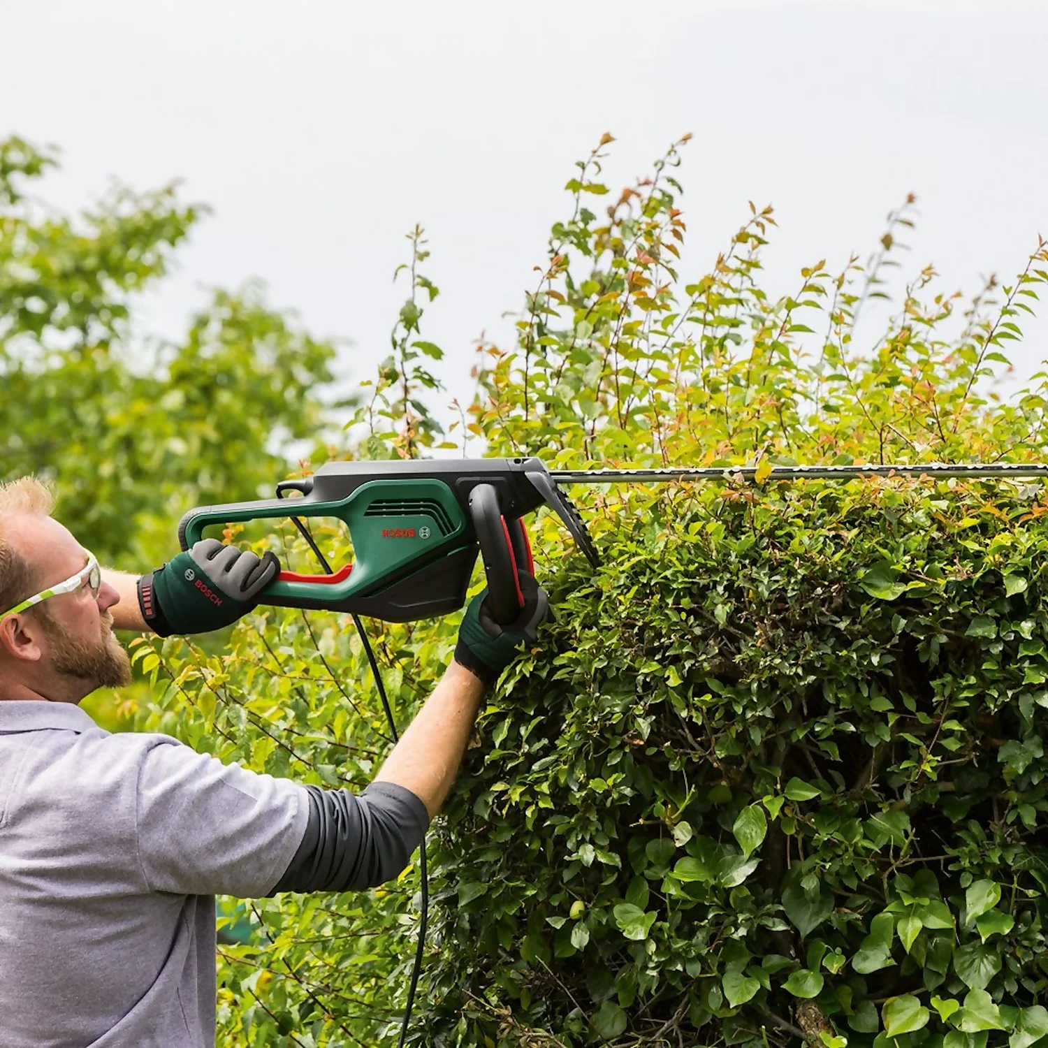 Bosch 500W Advanced HedgeCut 65 Hedge Trimmer - Image 9