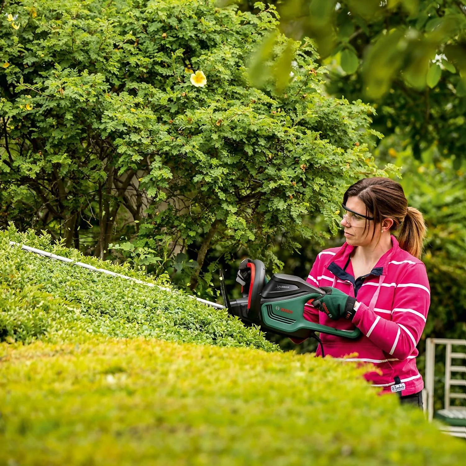 Bosch 500W Advanced HedgeCut 65 Hedge Trimmer - Image 10