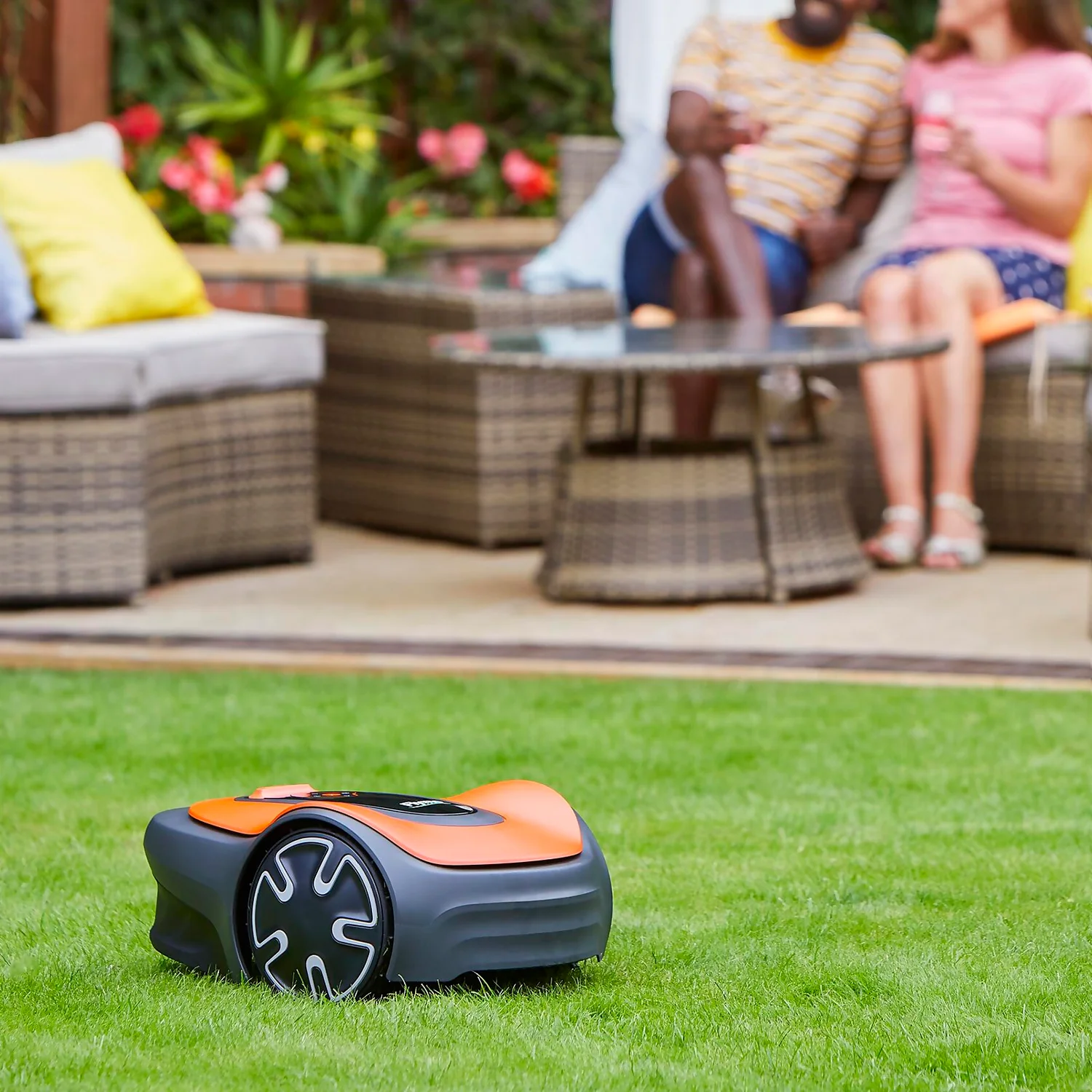 Flymo EasiLife GO 500 Cordless Robot Lawn Mower - 16cm - Image 6