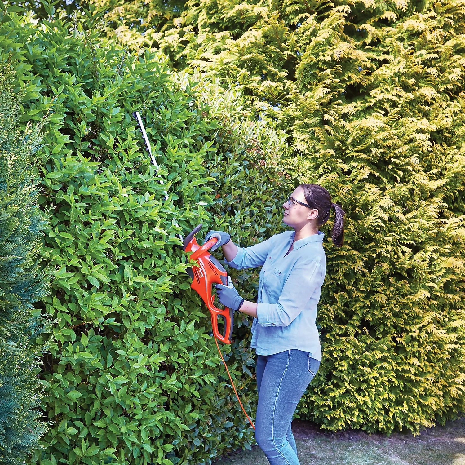 Flymo EasiCut 610XT Hedge Trimmer - Image 2