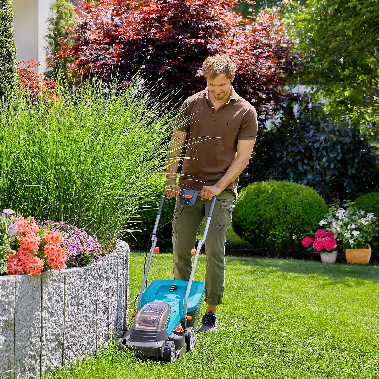 GARDENA 36V PowerMax Cordless Lawn Mower - 32cm - Image 5