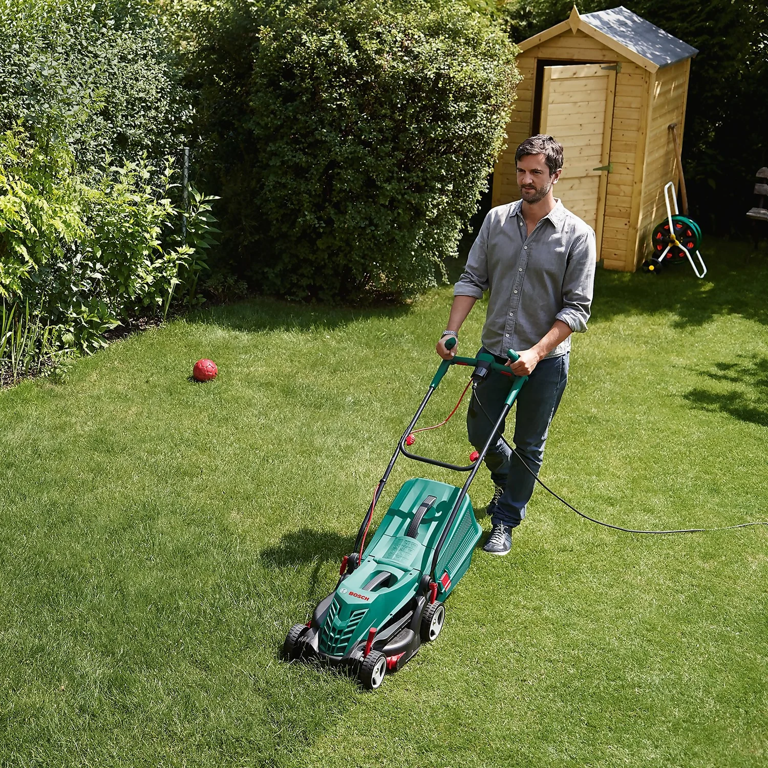 Bosch Rotak 36 R Electric Lawn Mower - 36cm - Image 2