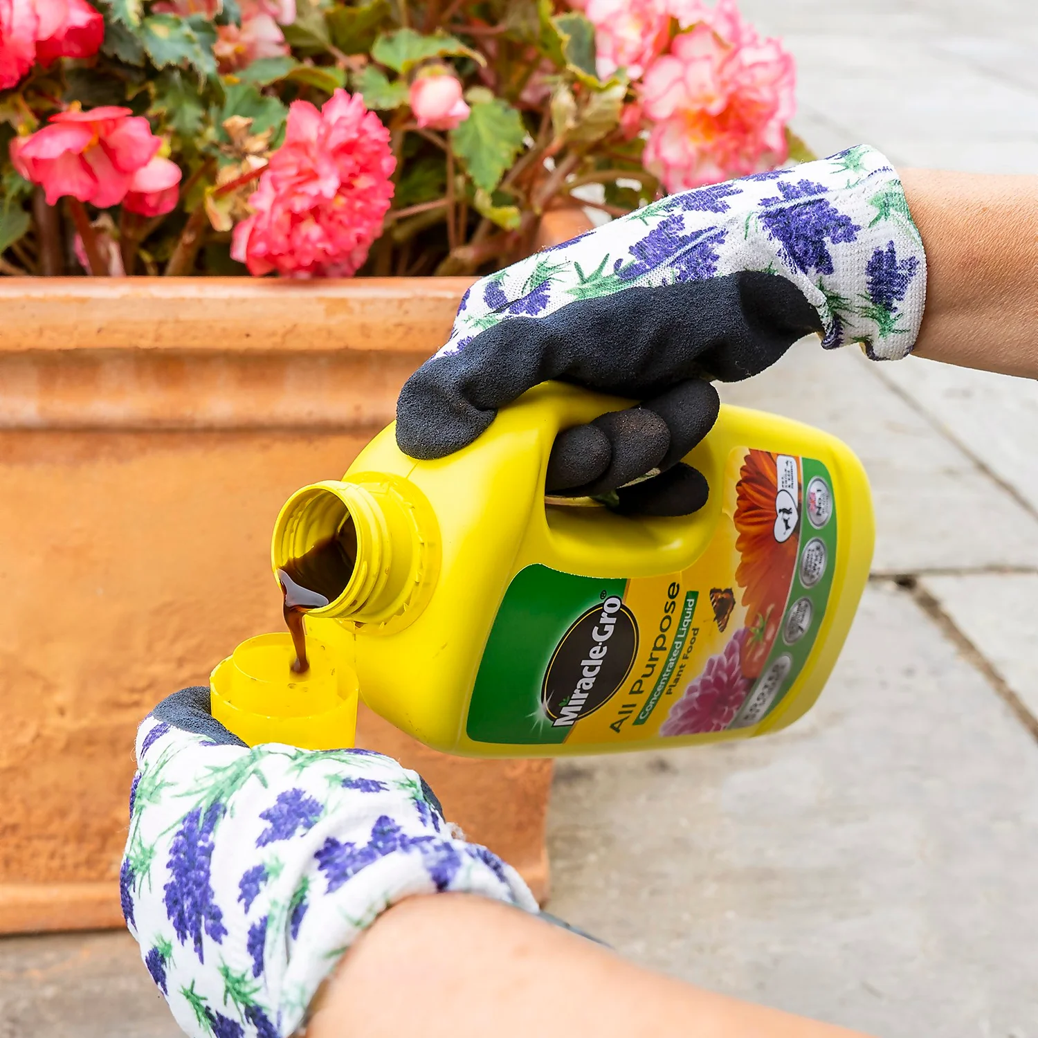 Miracle-Gro All Purpose Concentrated Liquid Plant Food 800ml - Image 2